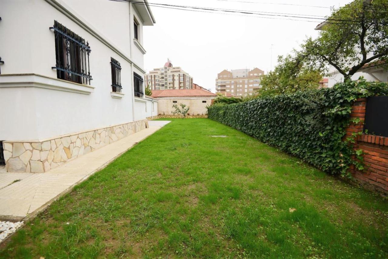Housing Casa Con Jardin Holiday home *