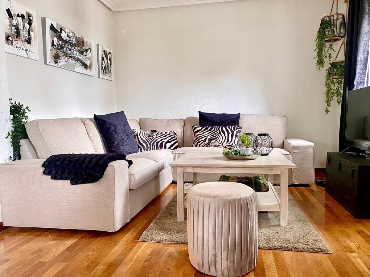 Housing Casa Con Jardin * Leon