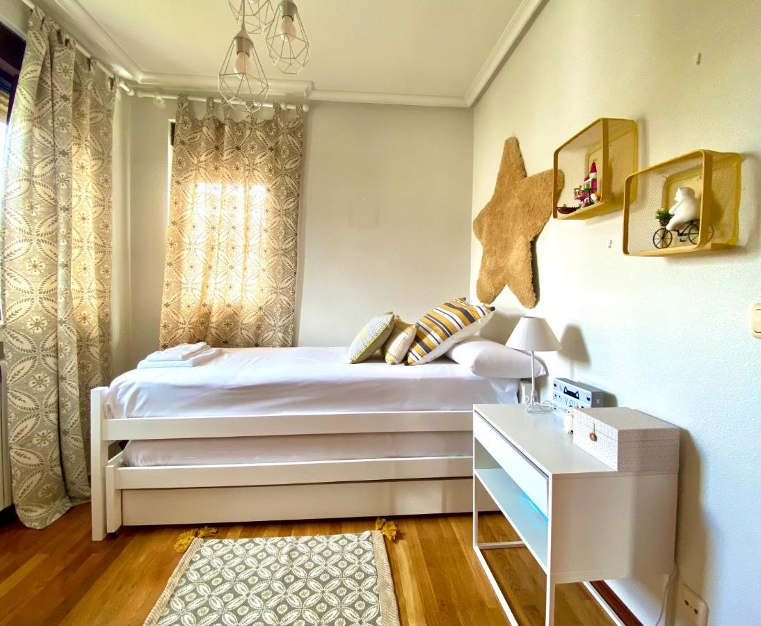 Housing Casa Con Jardin Holiday home Leon
