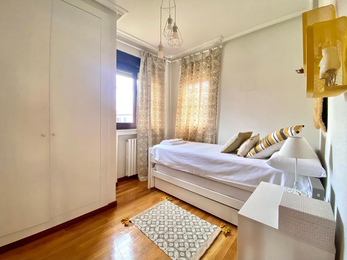 Housing Casa Con Jardin Holiday home Leon